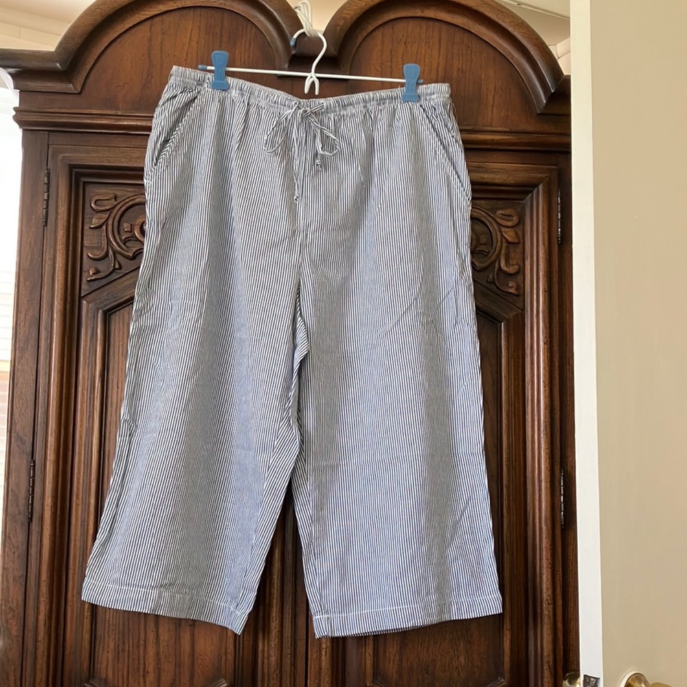 NWT Karen Scott summer Capri pants